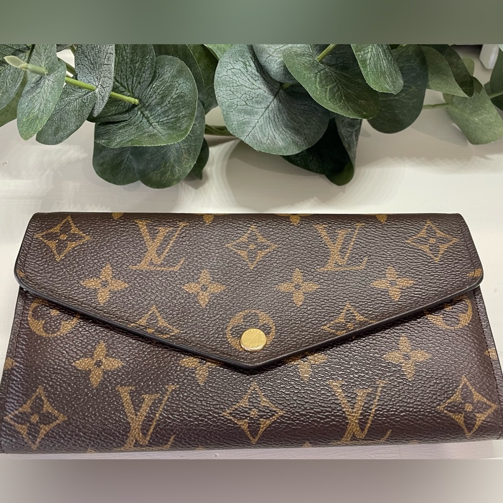 LV Sarah wallet